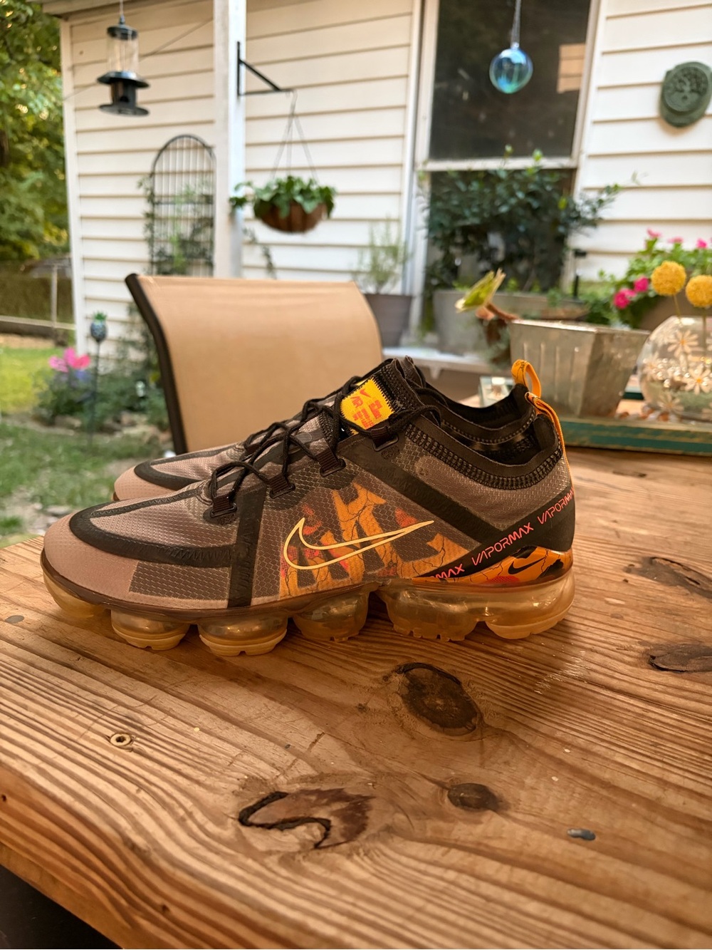 Nike Air VaporMax 2019 SE Floral Women’s 9.5 Black Gold Crimson CD7094-002